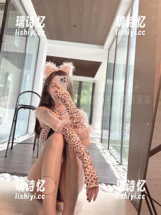 小玉吃果冻 微密圈 - 谁说自拍不能成墙?小玉吃果冻新把戏,壁纸敲响幸福警报!
