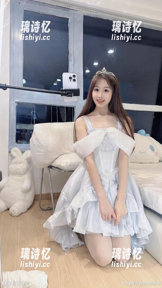 小萌子 微密圈 - 小萌子最新写真:说好的视力不佳呢,眼镜美出天际