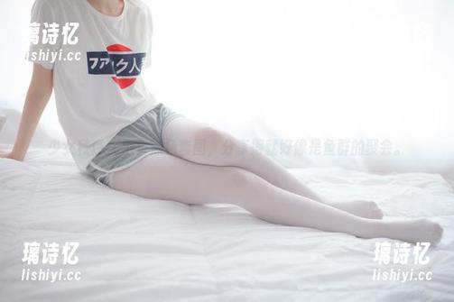 少女秩序 - 小鱼黑色套图，分享得就好像是鱼群的聚会。