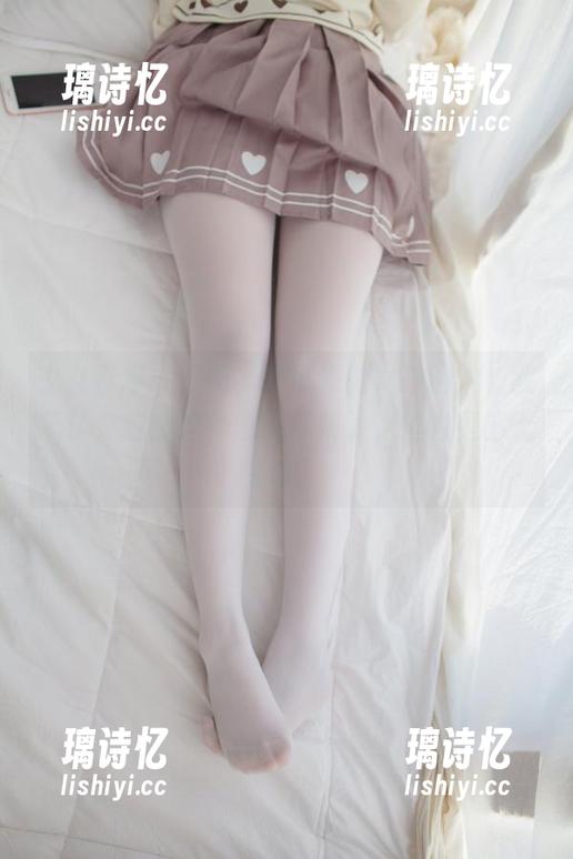 少女秩序 - 好吧，鹿可发的女孩图片，我承认，我被这种画风俘获了，但也是够无奈的。