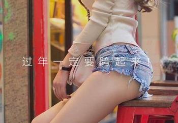 尤果网爱尤物 – 小卷卷老师的“贴贴”艺术，每一张图集，都让我莫名害羞…