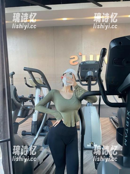 左公子666 微密圈 - 左公子666又更新居家套图了,谁能想到,沙发还能这么玩?
