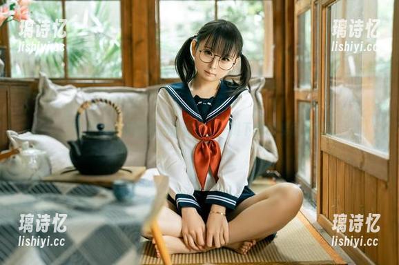幼水铃衣 在幼水铃衣的白色世界里,一键下载也能偷个懒