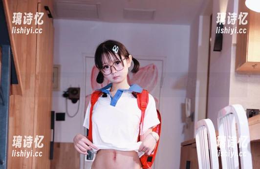 幼水铃衣 最新写真特辑:幼水铃衣的周末小逃亡,颠覆你的‘游’!