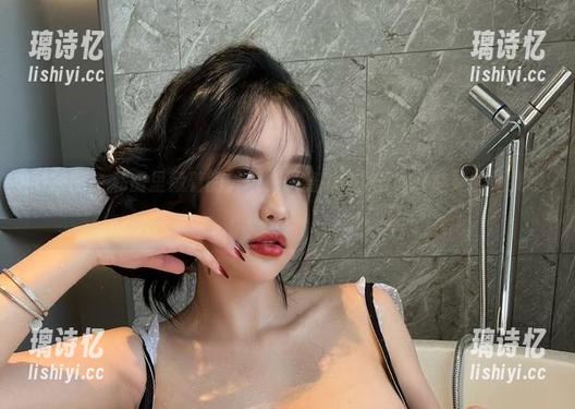 张鑫baby 微密圈 - 私房里藏着的黄瓜,张鑫baby的图片总是能让我喷饭!