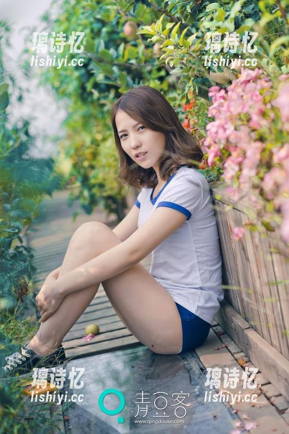 推女神-施忆佳 推女神 - 谁能拒绝施忆佳的裤里丝写真和那种隐秘的小资源呢?