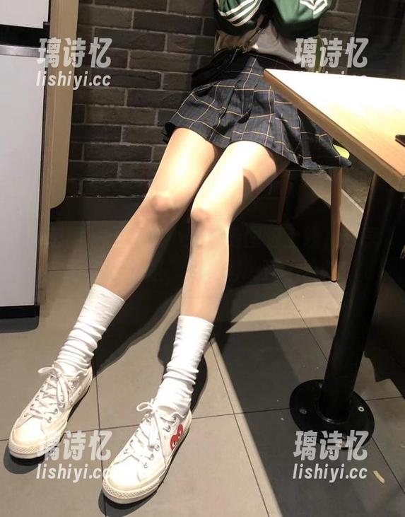 无敌哒小姨妈 微密圈 - 无敌哒小姨妈新图包上线,分享一下她的美足,我觉得…还不错吧?