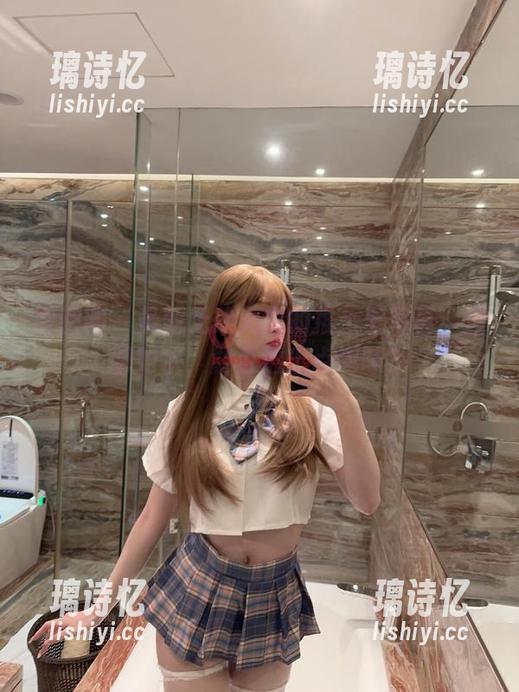 无欲无求的推土君 微密圈 - 最新无欲无求的推土君写真:透明如水,能否透出点趣味?