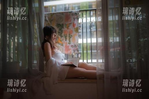 “无颜小天使wy”的写真，昭和太太的古董风暴