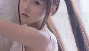 白色的奥秘：星野咪兔在高清图片中能散发多少种姿态？