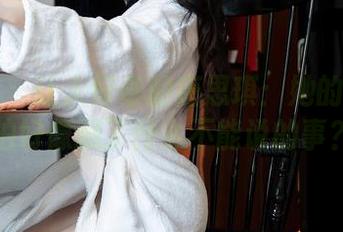 星颜社 – 让人好奇的唐思琪：她的圣诞私拍好像藏了什么不能说的事？