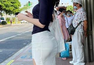微密圈 – 是小逗逗的蕾丝黑丝袜写真，打破常规的可爱和性感混搭