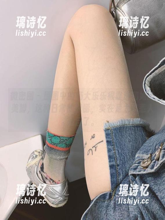 杨大乐乐很靠谱 微密圈 - 原图中的杨大乐乐很靠谱和她的美脚,这种日常的靓丽,实在是太过惹人注目了。