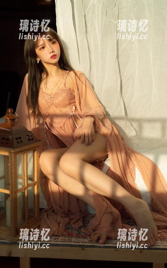 收藏果咩酱w初恋女友的私房美图，心情也许会飞上天，或者掉地上…