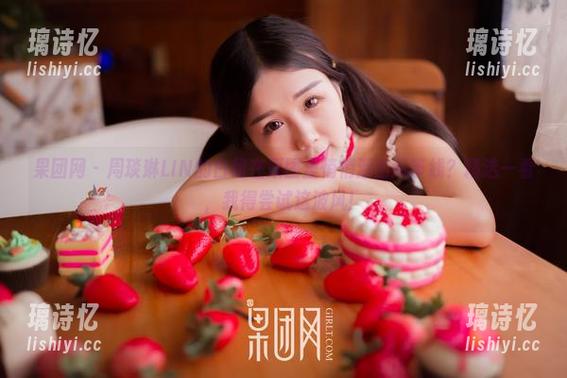 果团网 - 周琰琳LIN的白裙在原图里悄悄溜出风筝线？精选一看，我得尝试这波风！