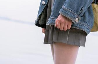 森萝财团 – 吸吸的又一力作，高清写真里黑丝“绫”透着几分不羁，迷人得毫不费力！