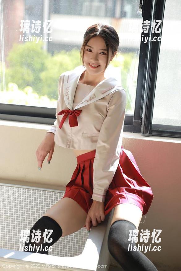 模范学院-揉揉肉肉 模范学院 - 挑战极限,揉揉肉肉最新美脚写真,能不能别再把地板弄得心慌慌?