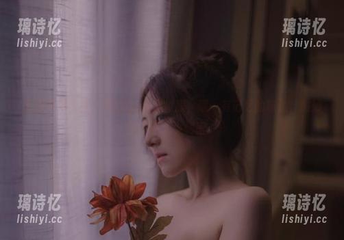 樱晚gigi 最新写真上线,樱晚gigi穿校服,嗯…有记忆的味道,微妙得像是个小秘密。
