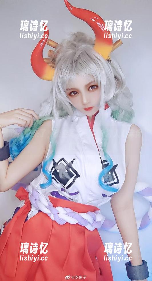 汐兔子 汐兔子来了,镂空写真图包看得人心痒痒的!