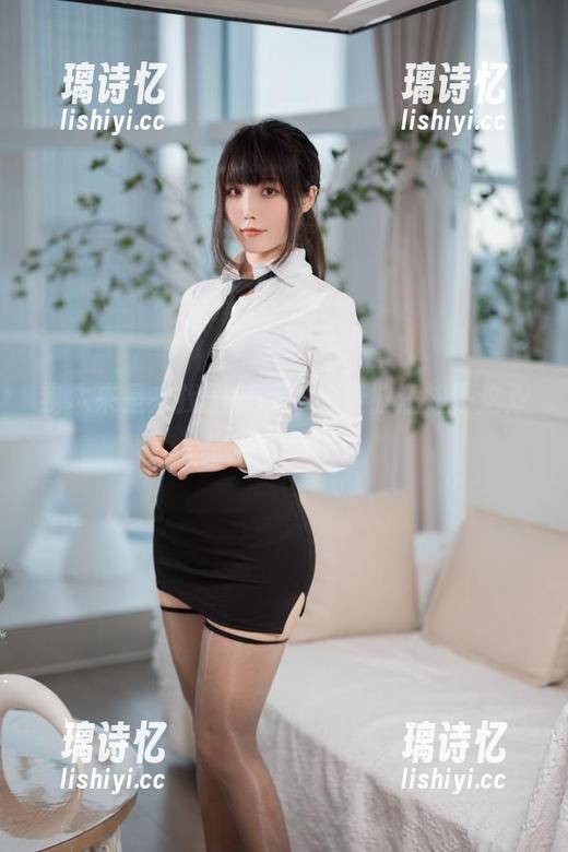 汪知子 我本来是来找图包的,结果被汪知子这双棉袜吸引了!
