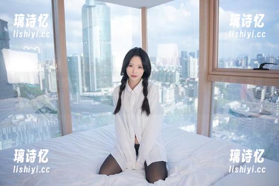 清水由乃的约尔兔女郎写真：每个角度都在说，‘别看我，我害羞’。
