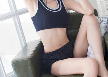 爱蜜社 – 石心琪，浴缸和我——一幅高清壁纸诠释了意外的搭配。