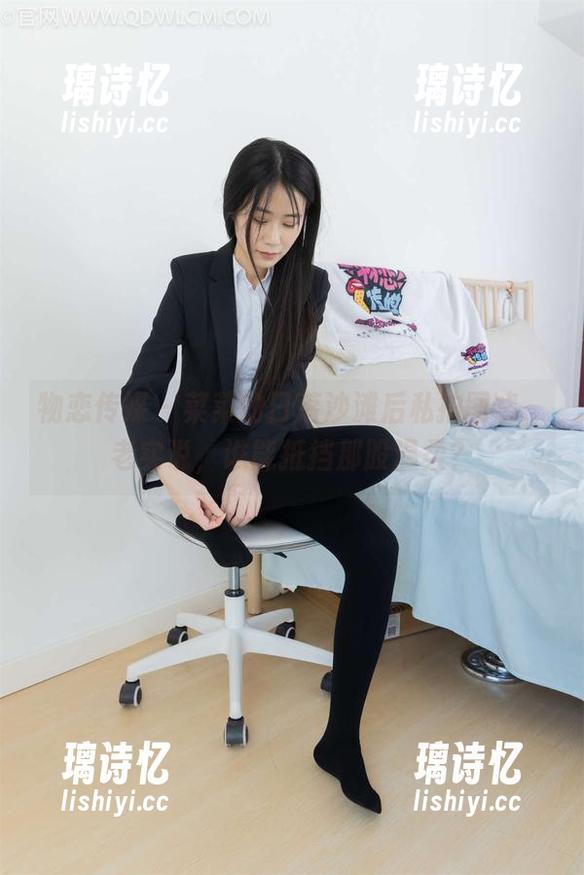 物恋传媒-菜菜 物恋传媒 - 菜菜的日落沙滩后私拍图集,老实说,谁能抵挡那股温柔?