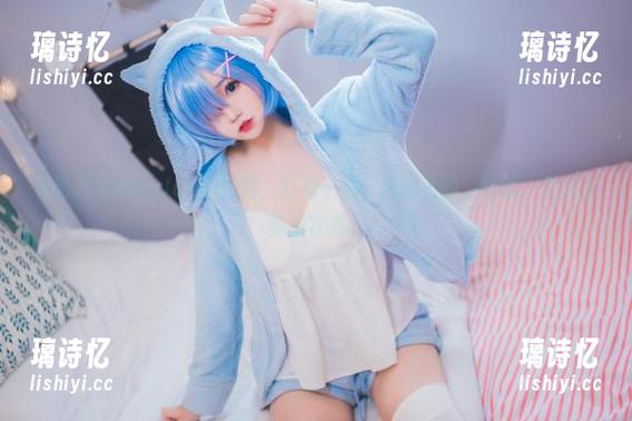 猫君君MaoJun 看猫君君MaoJun的图册,红裙一摆,风挺足的,哈哈,是我羡慕的状态。