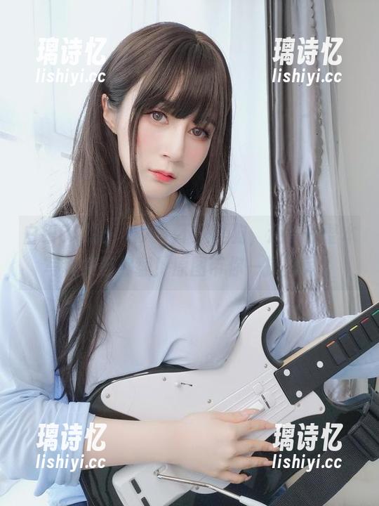 白银81说：‘犬’不只是狗，还有一整本写真集等你翻！原图带你一探究竟。