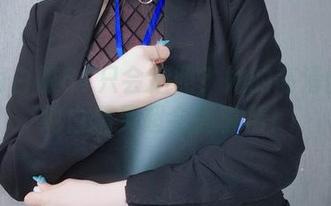 你以为白银81只会拍照？她的高清图册里纯白精灵超会搞事情！