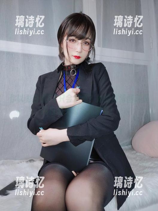 白银81 你以为白银81只会拍照?她的高清图册里纯白精灵超会搞事情!