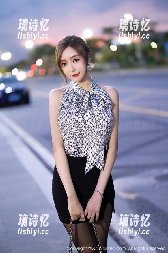 秀人网 - 心和脑子的混战在小樱koko泳装图包里——她的每个表情都让我想起了我小时候的海滩梦。