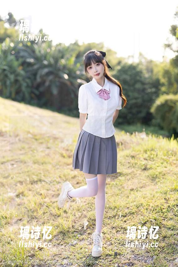 秀人网-徐莉芝Booty 秀人网 - 徐莉芝Booty合集中,短裙与腿的搭配,更新得仿佛每次都有新花样。