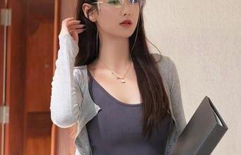 秀人网 – 旧版护士的形象被颠覆了！果儿Victoria的写真集很有新意，快来下载吧！