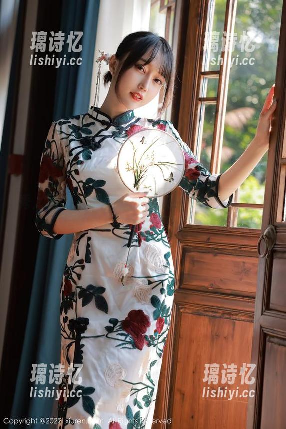 秀人网-柚柚小奶瓶 秀人网 - 柚柚小奶瓶的灰丝系列——每一张图片都让人想多看几眼!