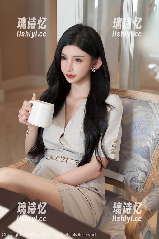 秀人网-甜妮 秀人网 - 甜妮分享:高跟鞋,像是走在刀尖上的舞蹈