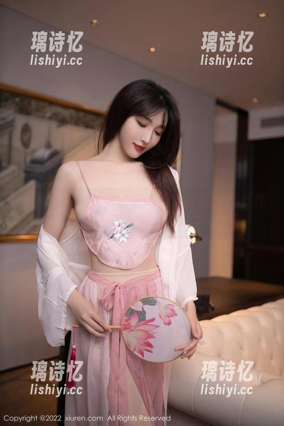 秀人网 - 看龙女宝宝如何玩转浴室合集作品
