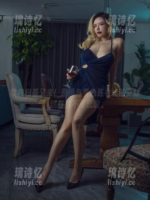 秋和柯基 秋和柯基又来!原图与黄色连衣裙的更新,这有点不可思议。
