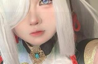 写真里的“纯爱neko”，她的作品更像是一种跳跃的猫语，映射出独特的画师梦想。