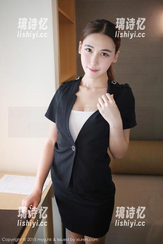 美媛馆-糯美子MINIbabe 美媛馆 - 看!糯美子MINIbabe用这套泳衣把夏天穿在身上,分享给你们