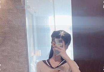微密圈 – 脸红的理由：脸红Dearie的专属套图，给你一点调皮的小想法