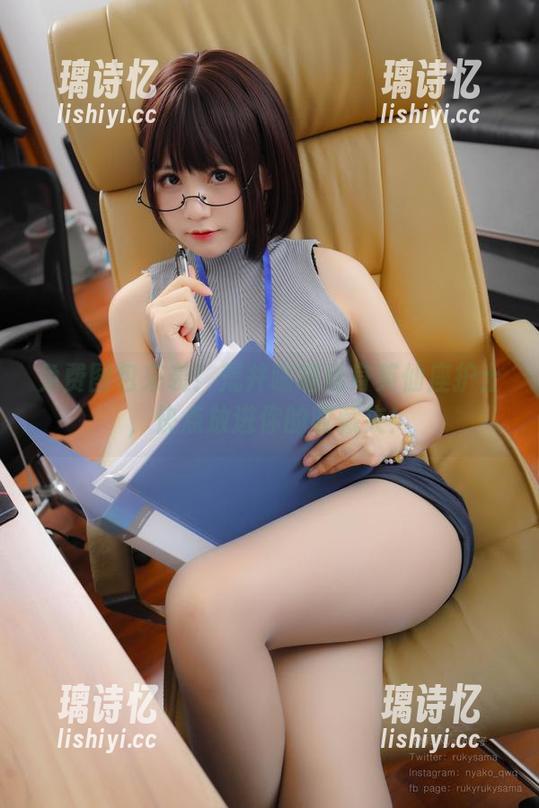 荒井喵喵 免费图包来袭!荒井喵喵化身英仙座护士,快点放进你的收藏夹!