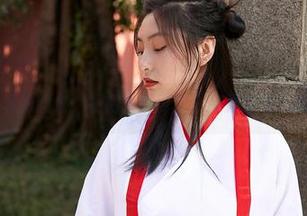 蜜桃社 – 私拍图集：初月大展厨艺，结果被镜头抢了风头！