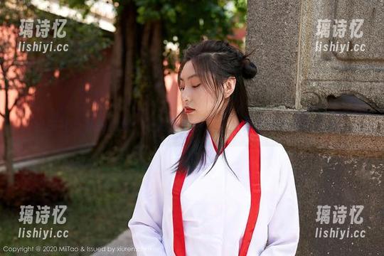 蜜桃社-初月 蜜桃社 - 私拍图集:初月大展厨艺,结果被镜头抢了风头!