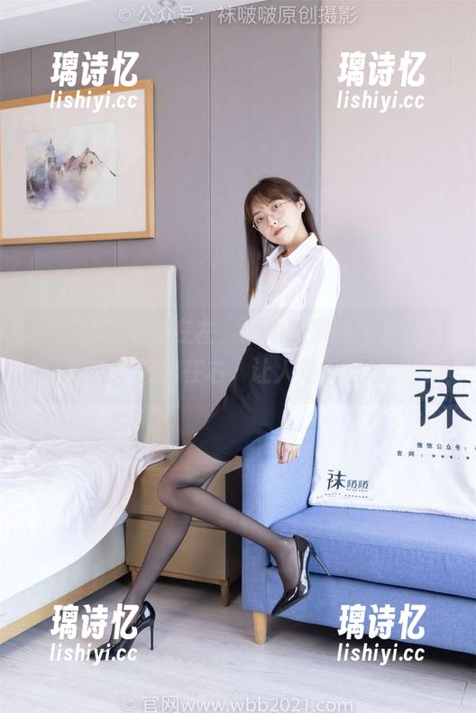 袜啵啵 - 美图在左，奶油的黑丝（脚尖加固款）图包在右，让人难以自拔。