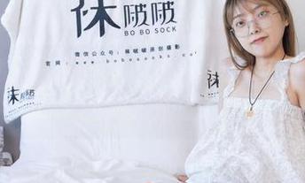 袜啵啵 – 在线图集里见小甜豆与薄咖啡丝的绝妙搭配！