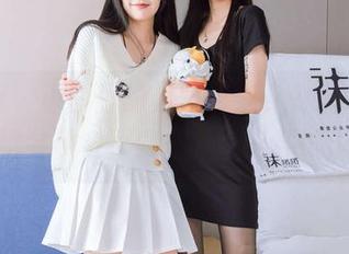 袜啵啵 – 小甜豆的校服图集，令人好奇的是，她会不会再穿一次？下载试试吧。