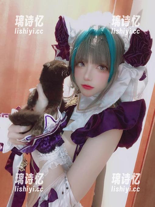柴郡礼服里的起司块wii，我是该羡慕她好身材，还是应该搬出我自家的衣服？
