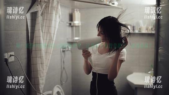 逐月Su 啧!美图中的逐月Su和御坂美琴,这组合太有胜负欲了,谁赢谁输?