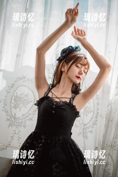 陆卿卿kyokyo全套厨娘，厨房里的小秘密暴露了，哈哈，谁说炒菜不能时髦？
